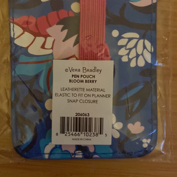 Vera Bradley Pen pouch bloom berry snap close elastic strap made of leatherette - Picture 3 of 4